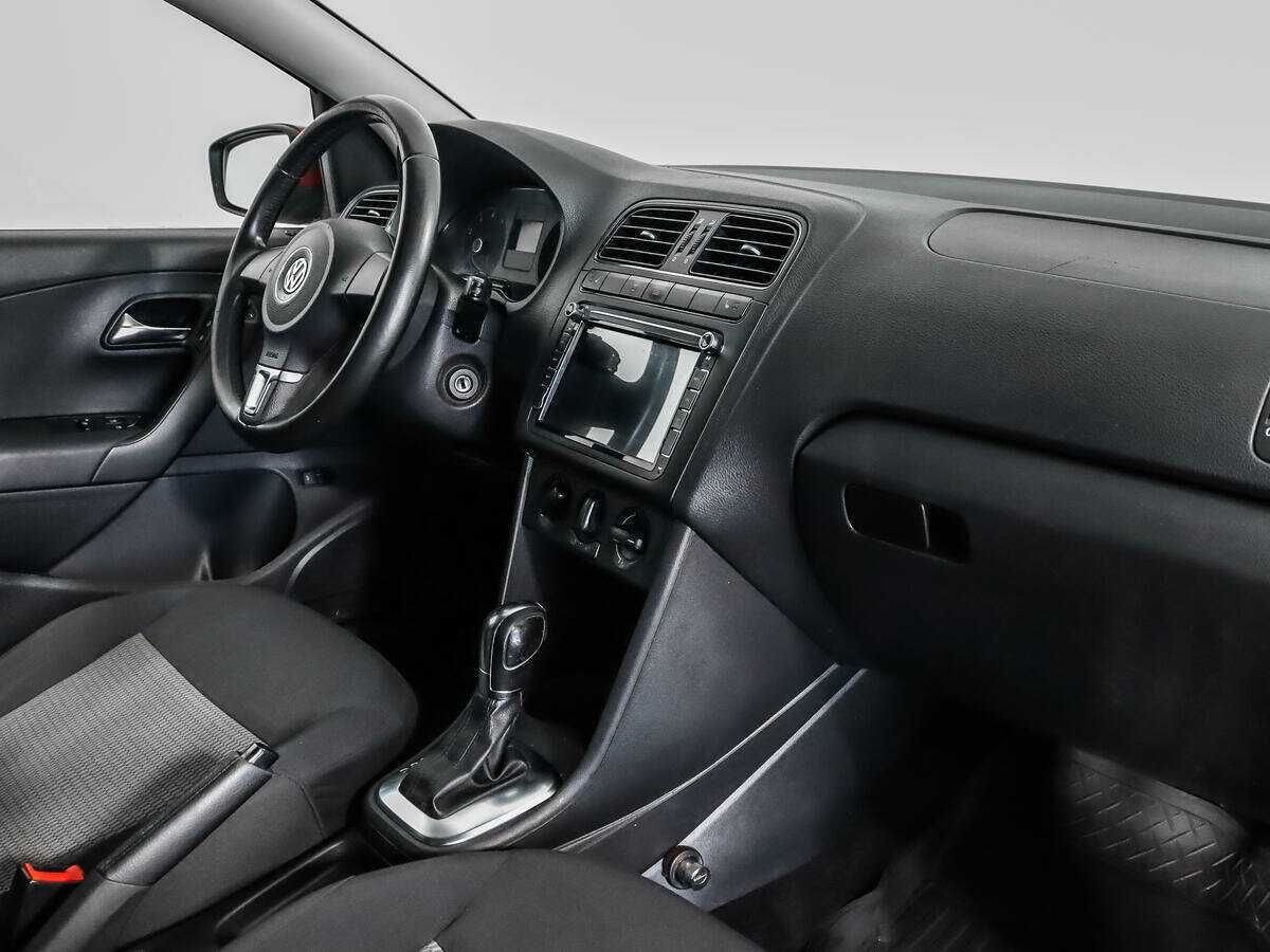 Volkswagen Polo с пробегом — 2012 год. Фото: #10