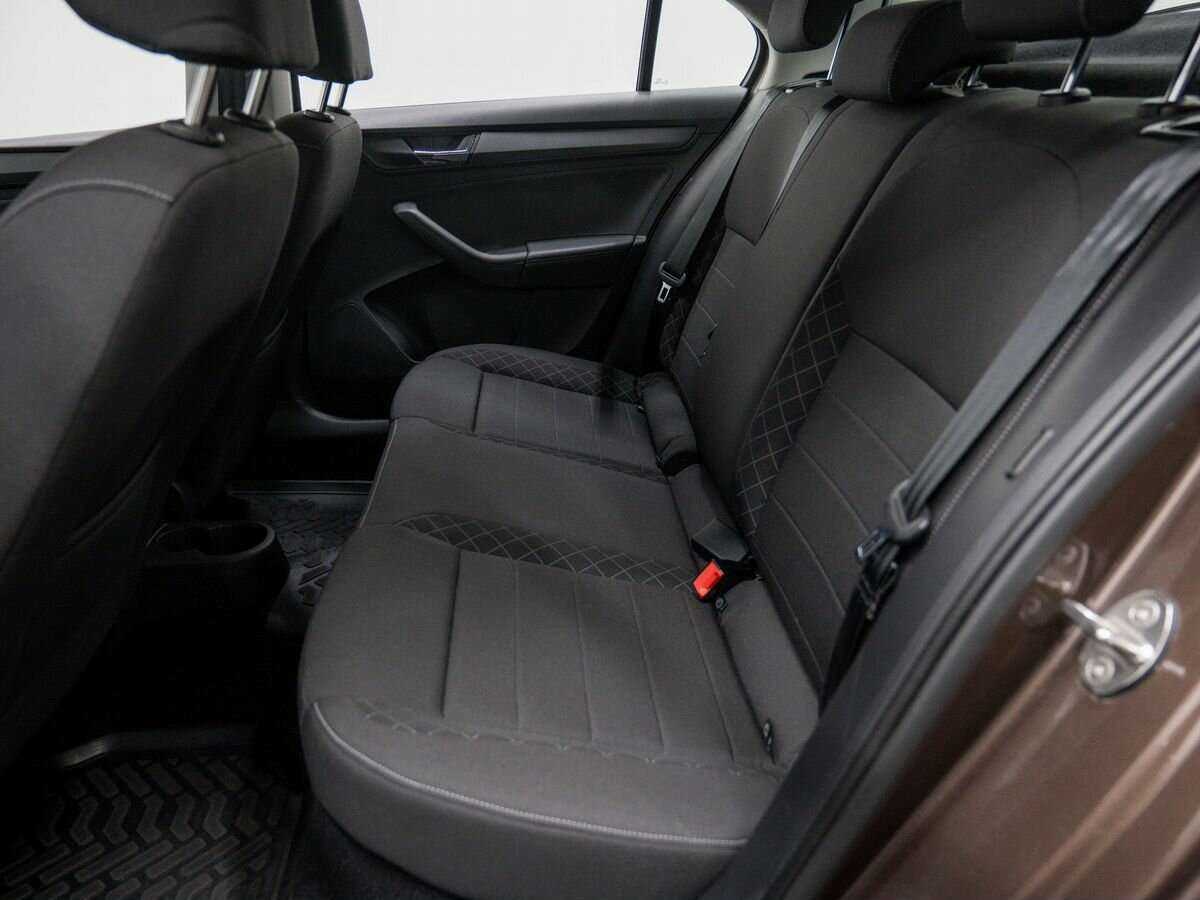 Skoda Rapid с пробегом — 2021 год. Фото: #11
