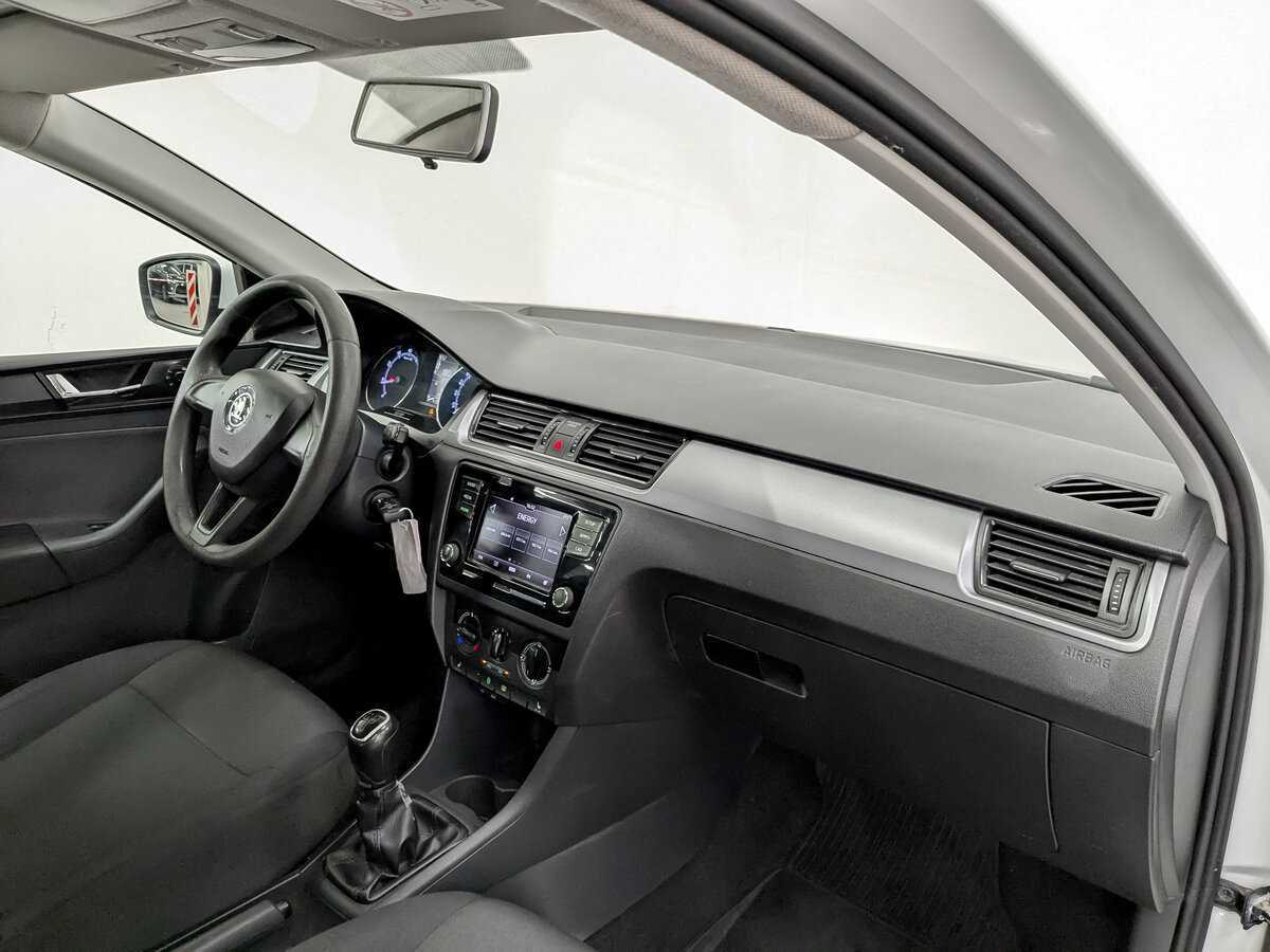 Skoda Rapid с пробегом — 2017 год. Фото: #10