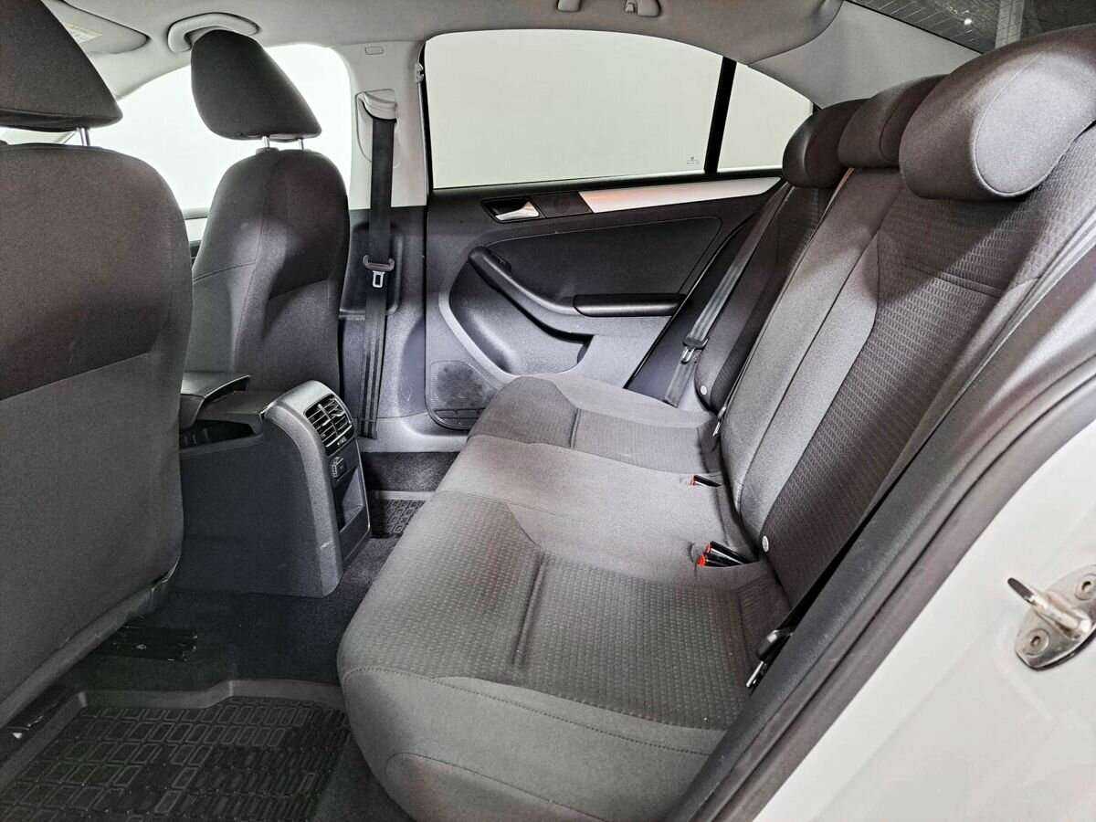 Volkswagen Jetta с пробегом — 2017 год. Фото: #6