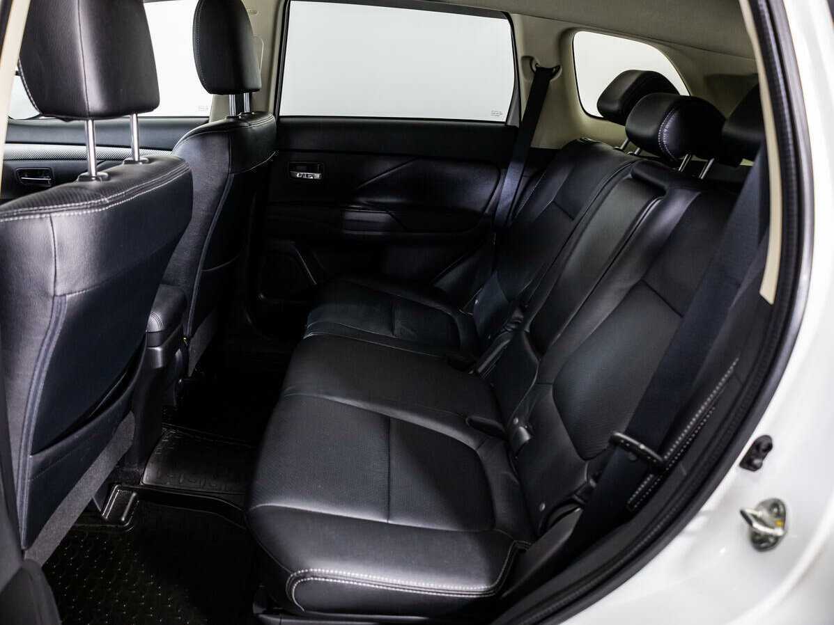 Mitsubishi Outlander с пробегом — 2014 год. Фото: #9