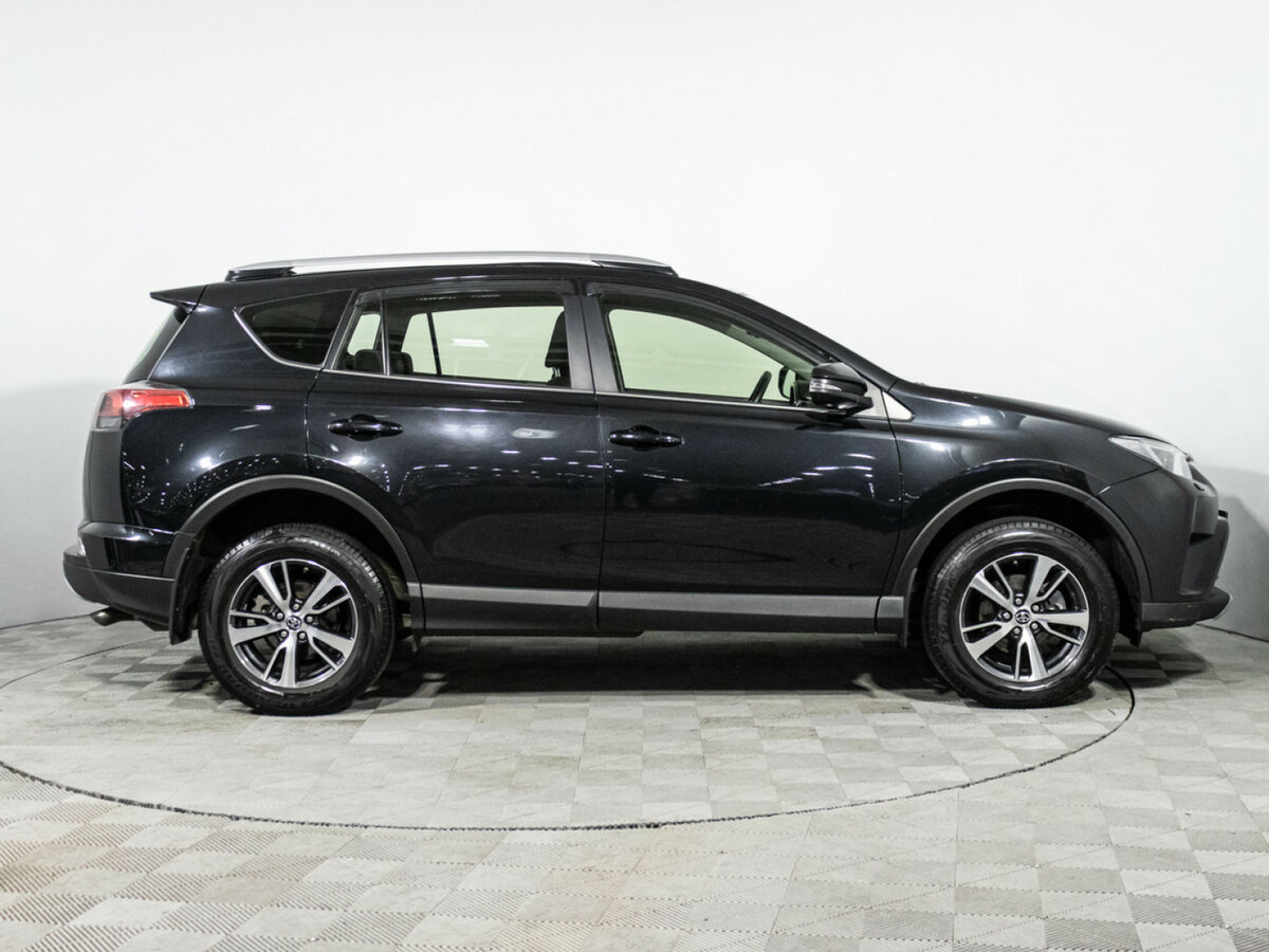 Toyota RAV4 с пробегом — 2016 год. Фото: #3