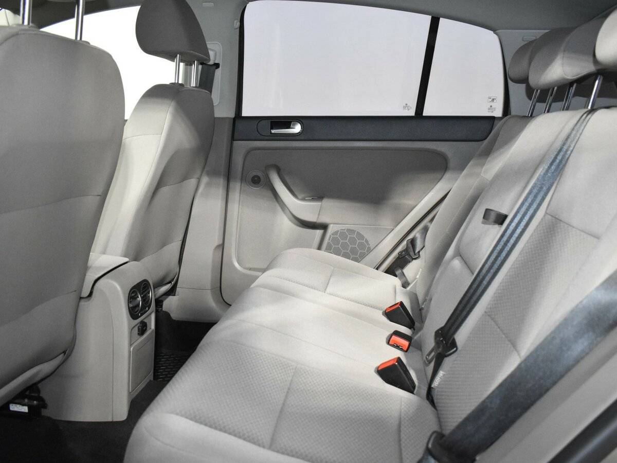 Volkswagen Golf Plus с пробегом — 2012 год. Фото: #10