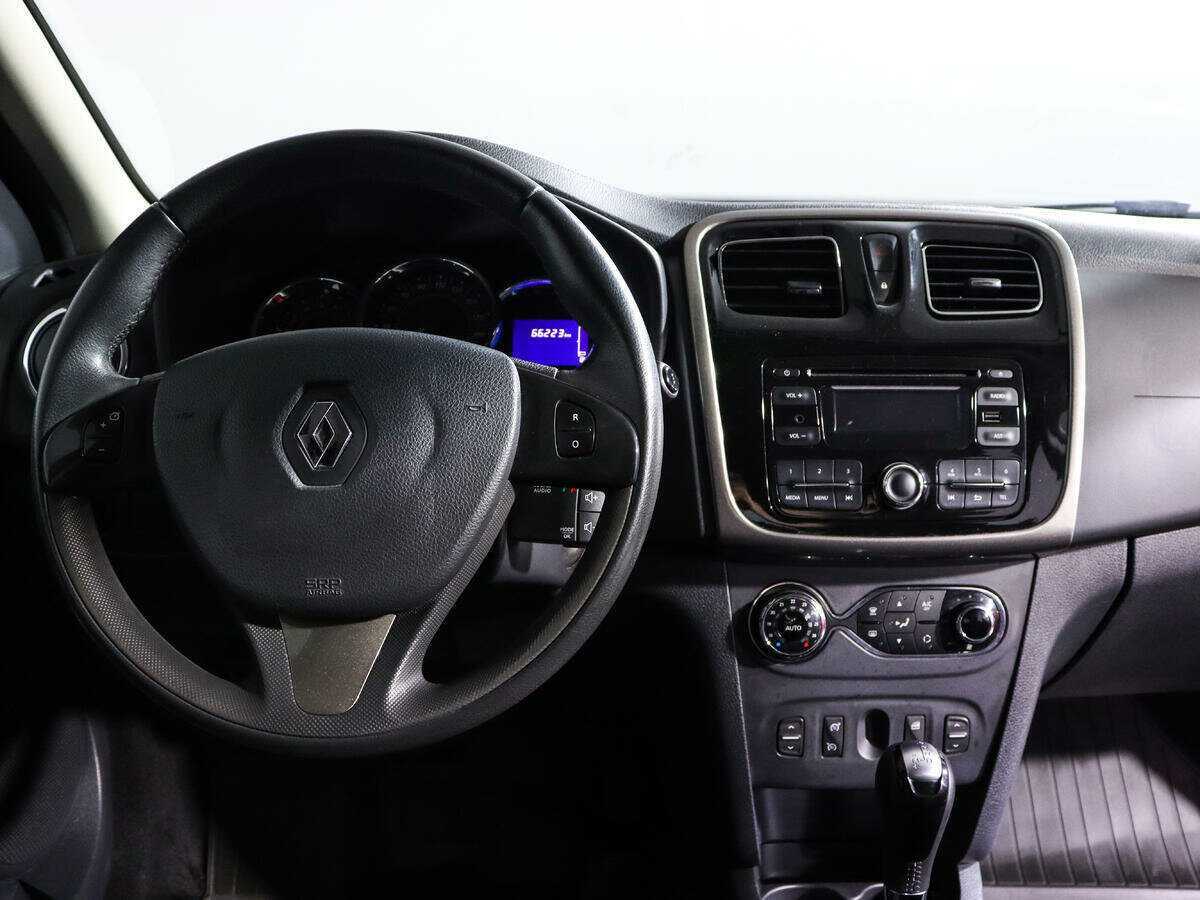 Renault Sandero с пробегом — 2016 год. Фото: #11