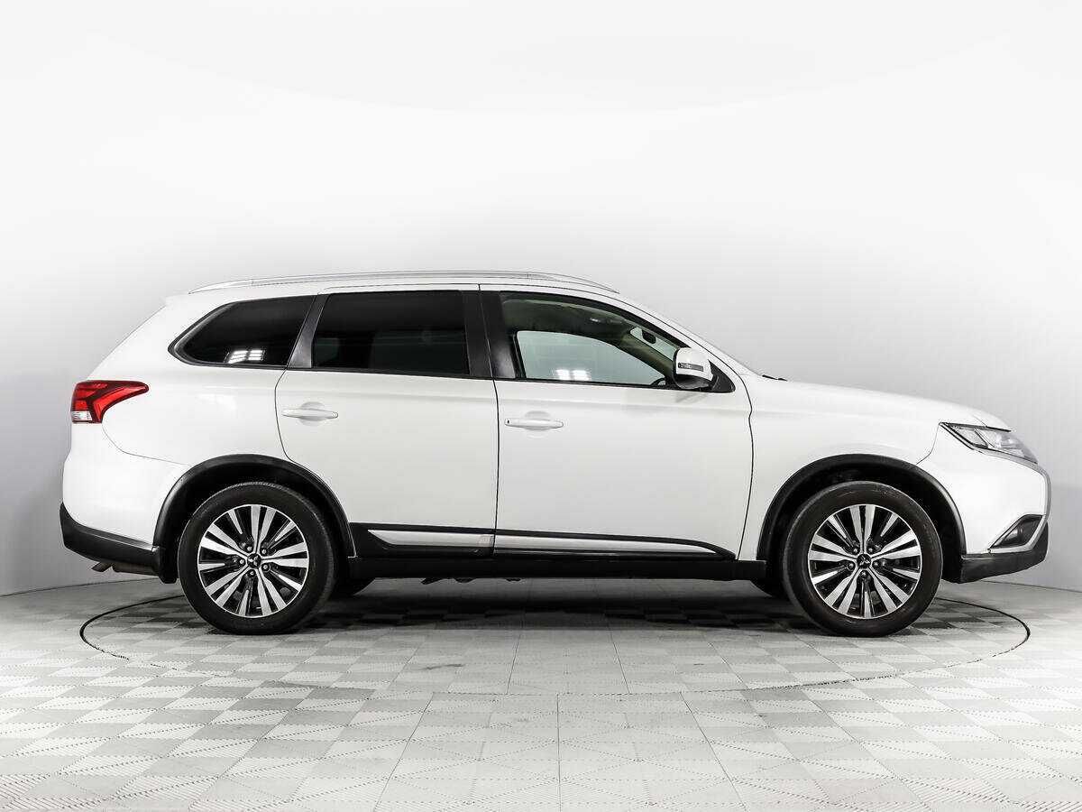Mitsubishi Outlander с пробегом — 2020 год. Фото: #3