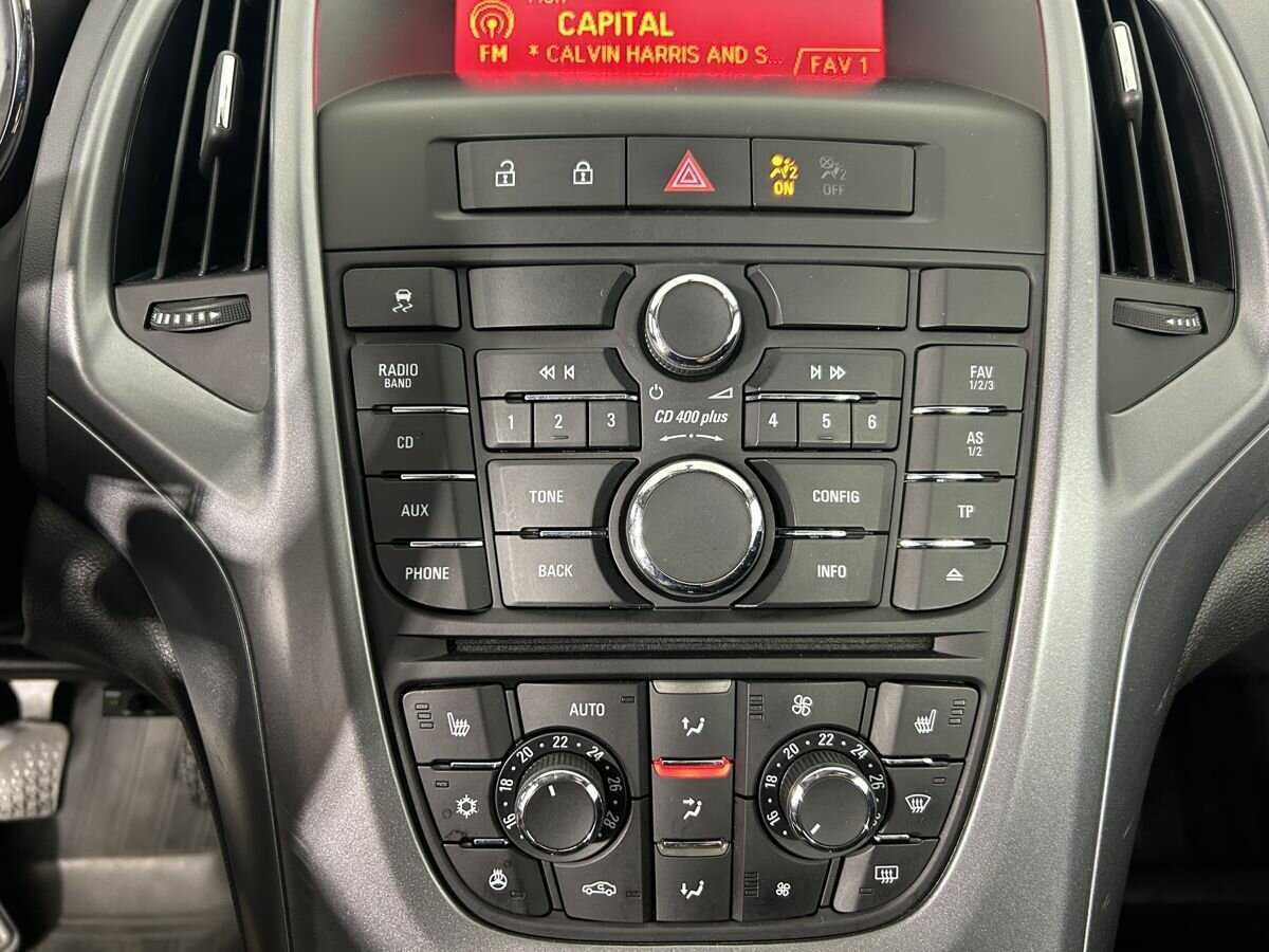 Opel Astra с пробегом — 2014 год. Фото: #11