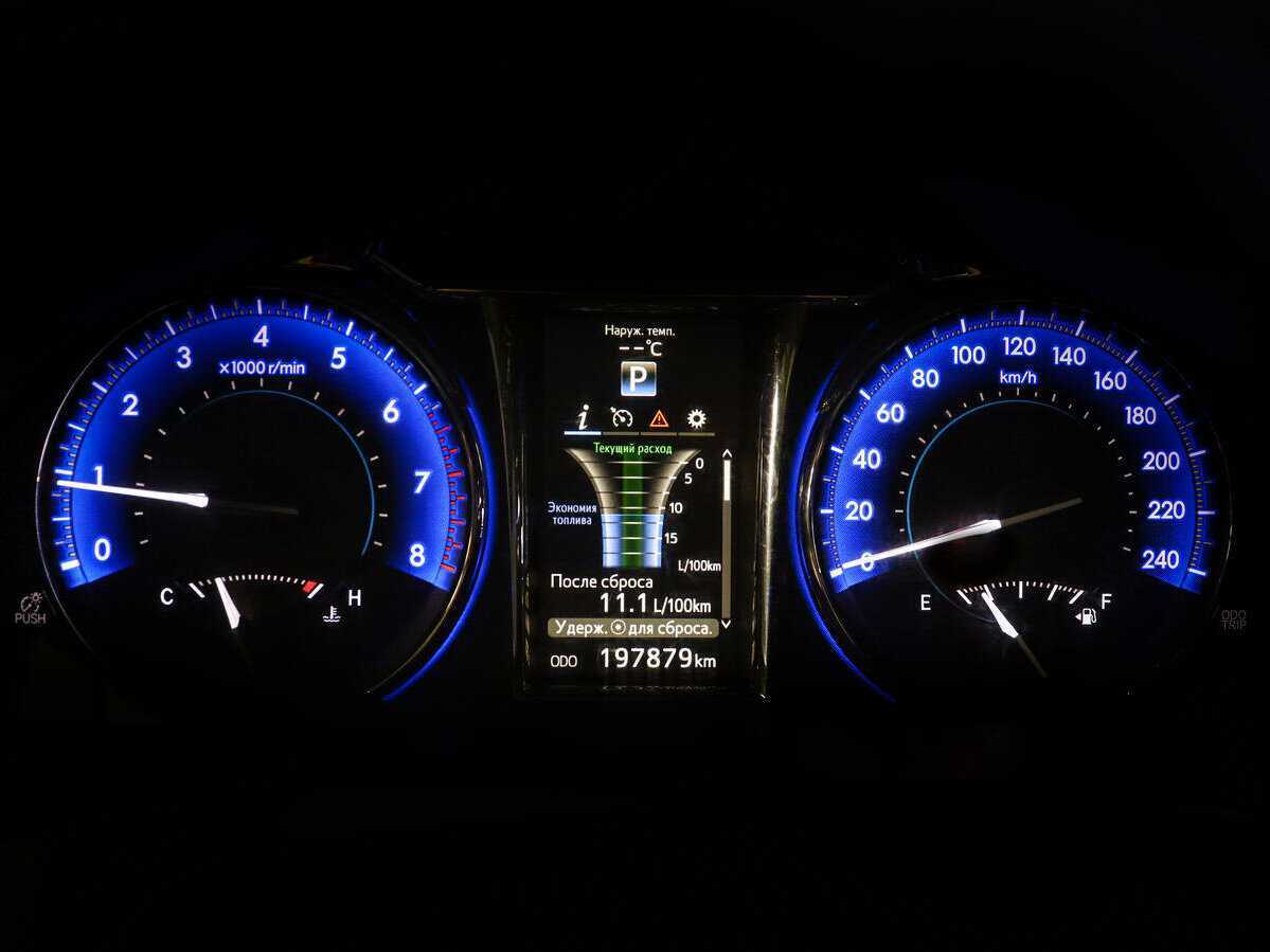 Toyota Camry с пробегом — 2016 год. Фото: #10