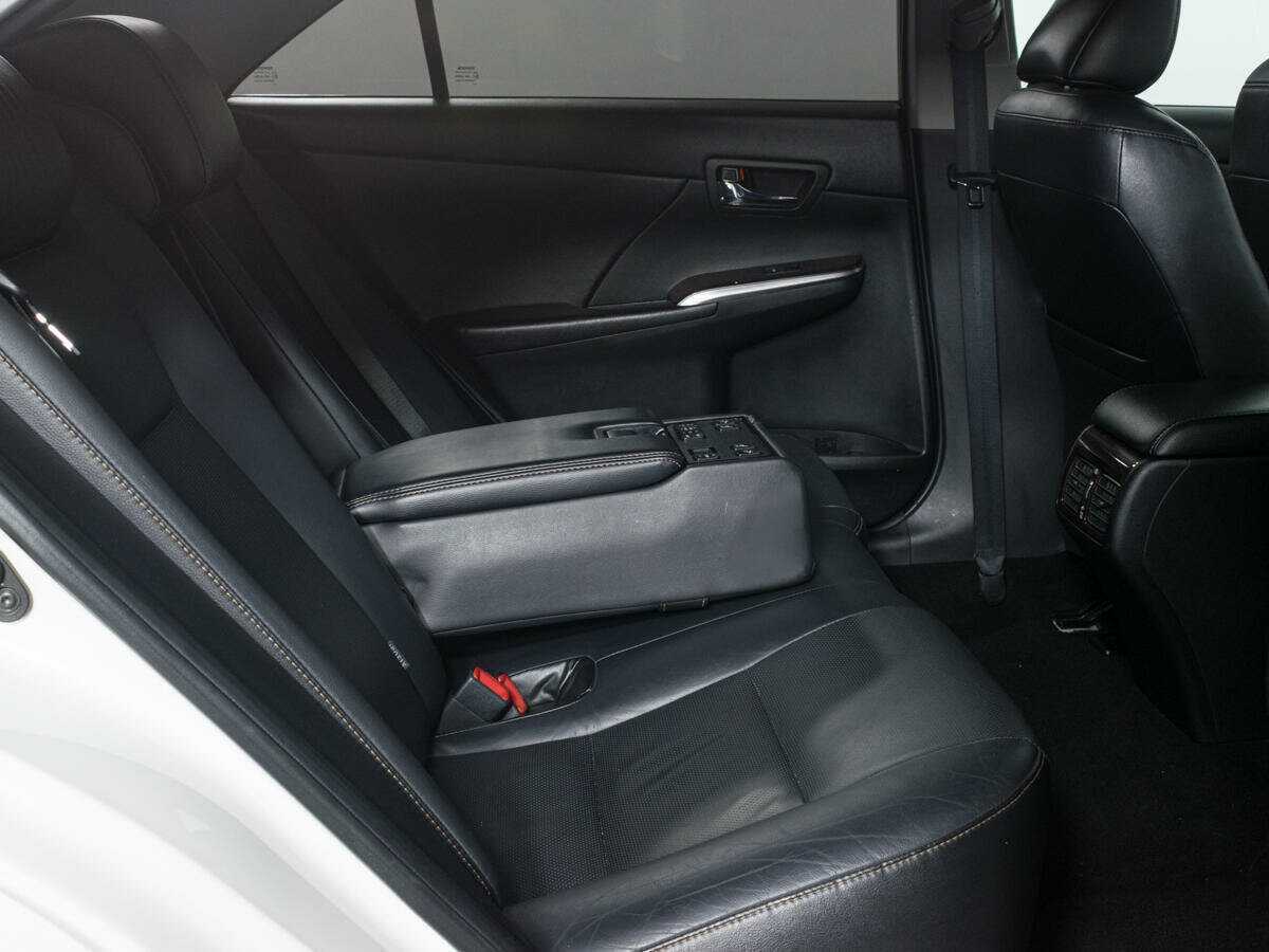 Toyota Camry с пробегом — 2017 год. Фото: #9