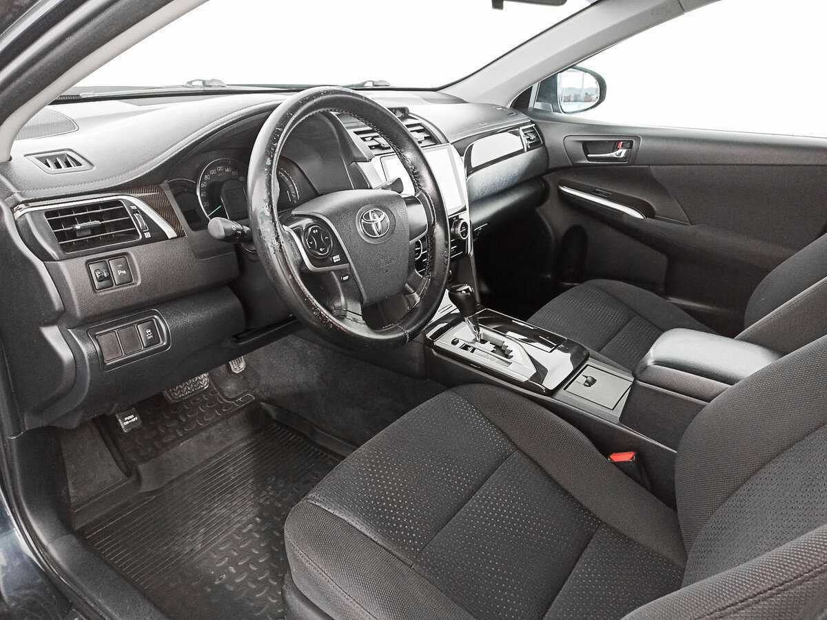 Toyota Camry с пробегом — 2014 год. Фото: #13