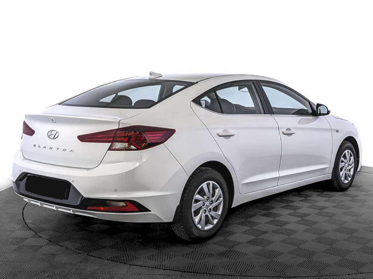 Hyundai Elantra с пробегом — 2020 год. Фото: #4