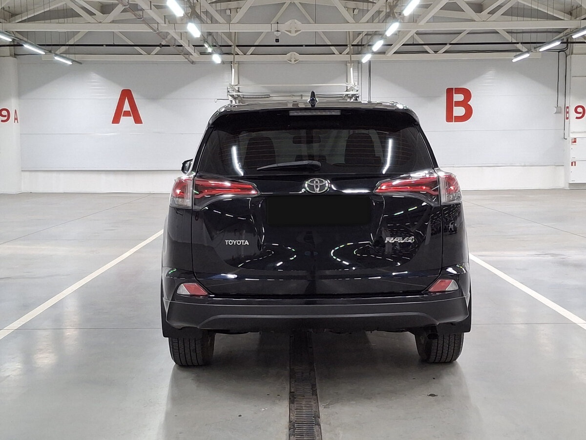 Toyota RAV4 с пробегом — 2019 год. Фото: #5