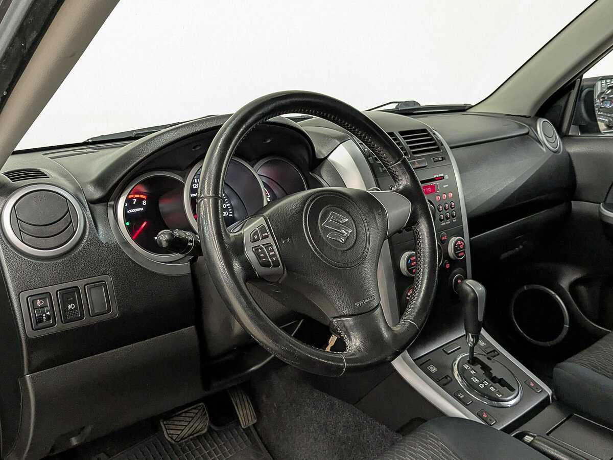 Suzuki Grand Vitara с пробегом — 2013 год. Фото: #14