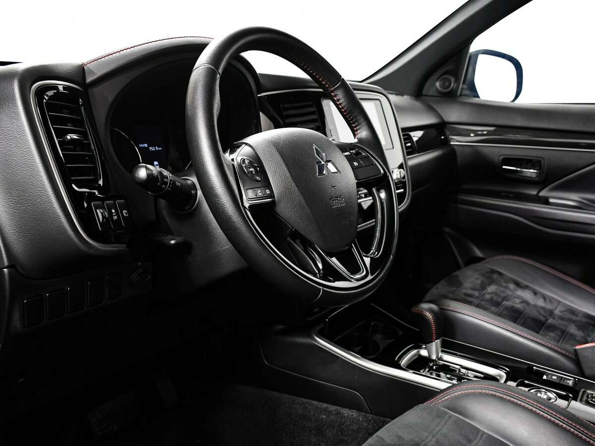 Mitsubishi Outlander с пробегом — 2020 год. Фото: #11