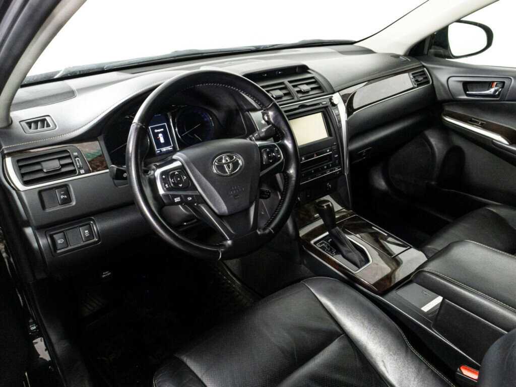 Toyota Camry с пробегом — 2016 год. Фото: #10