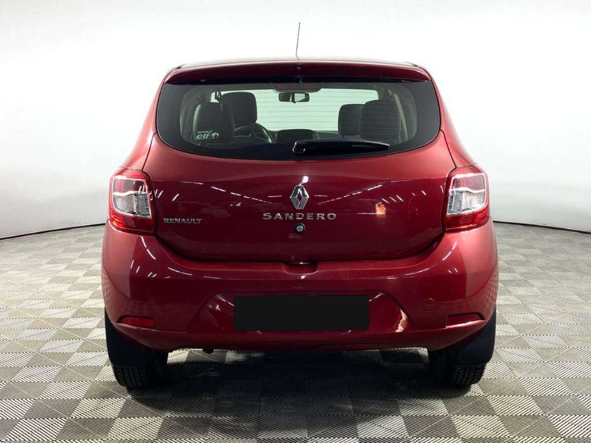 Renault Sandero с пробегом — 2015 год. Фото: #4