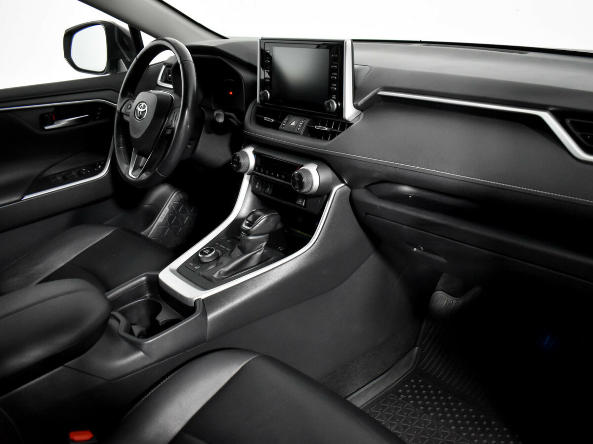 Toyota RAV4 с пробегом — 2019 год. Фото: #11