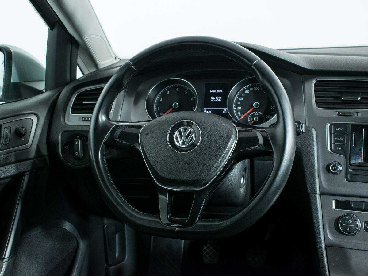 Volkswagen Golf с пробегом — 2013 год. Фото: #13