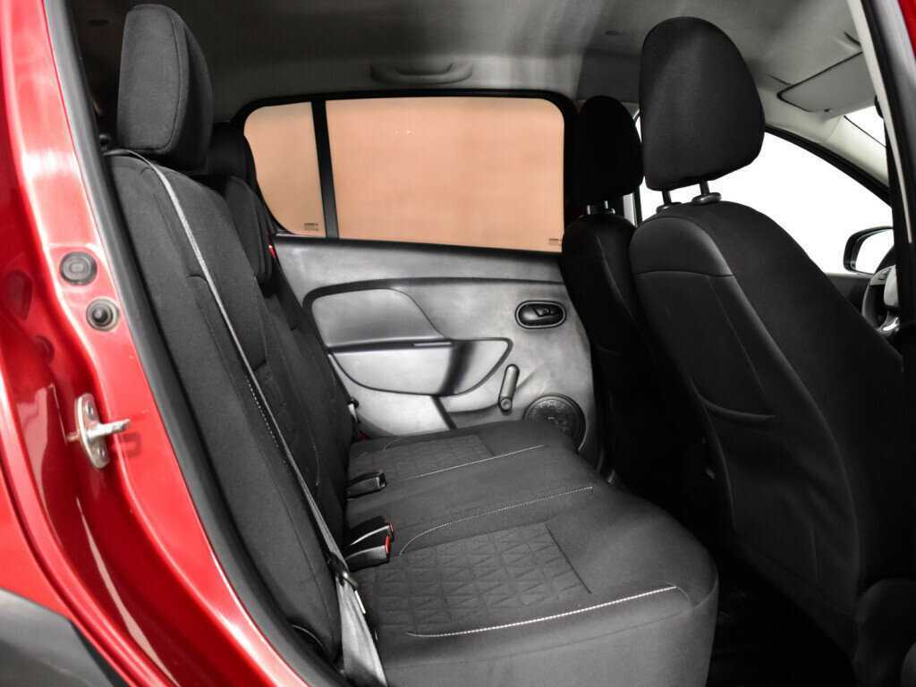 Renault Sandero с пробегом — 2016 год. Фото: #9