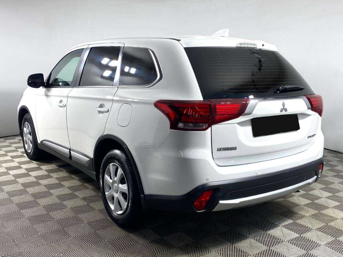 Mitsubishi Outlander с пробегом — 2017 год. Фото: #6