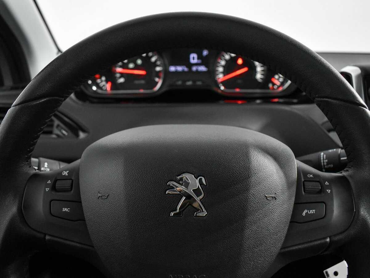 Peugeot 208 с пробегом — 2014 год. Фото: #20