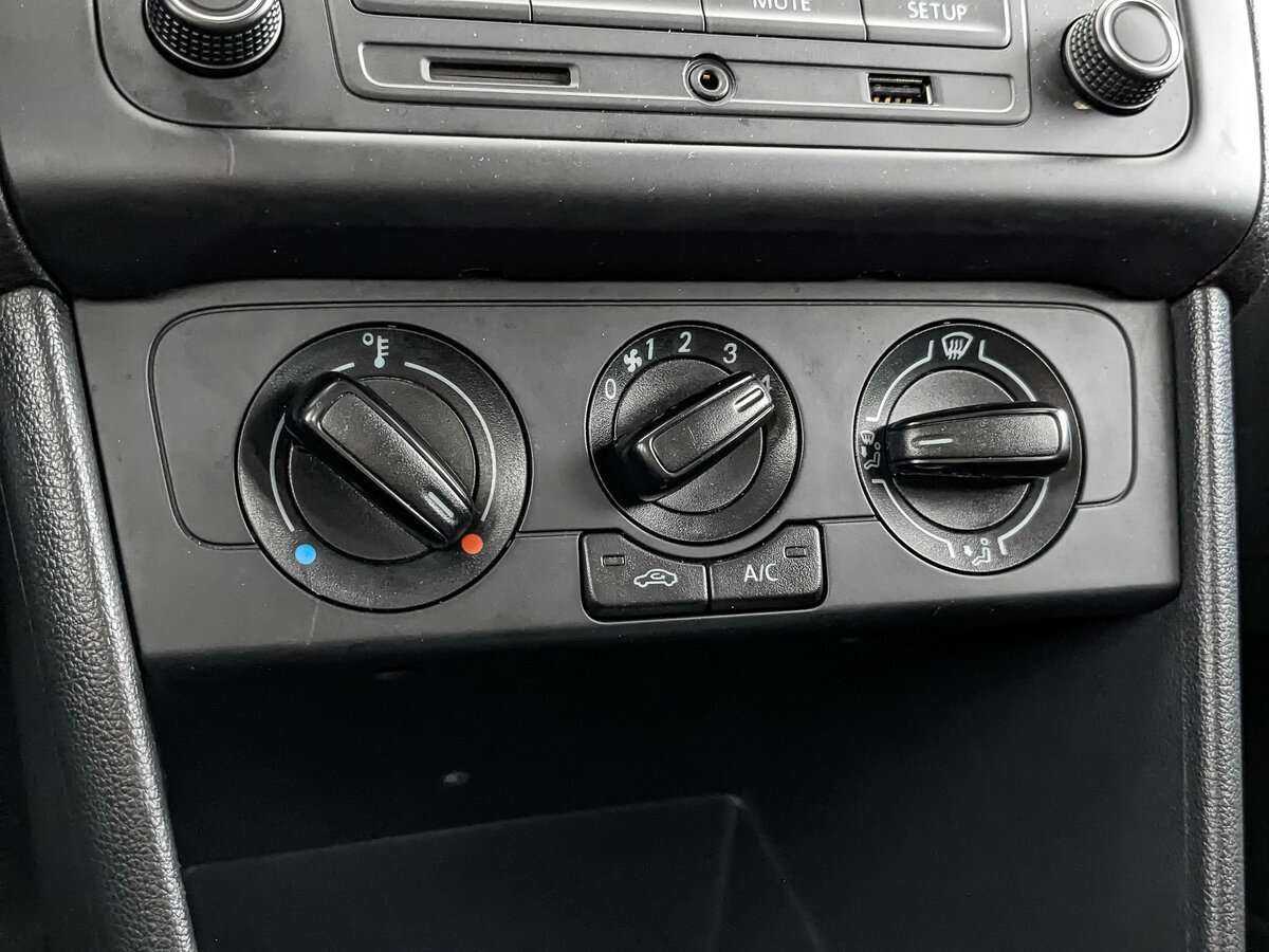 Volkswagen Polo с пробегом — 2019 год. Фото: #19