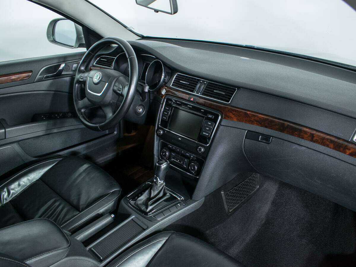 Skoda Superb с пробегом — 2013 год. Фото: #8