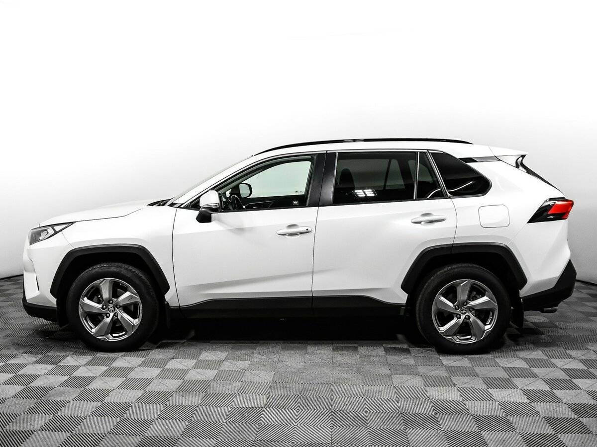 Toyota RAV4 с пробегом — 2021 год. Фото: #8