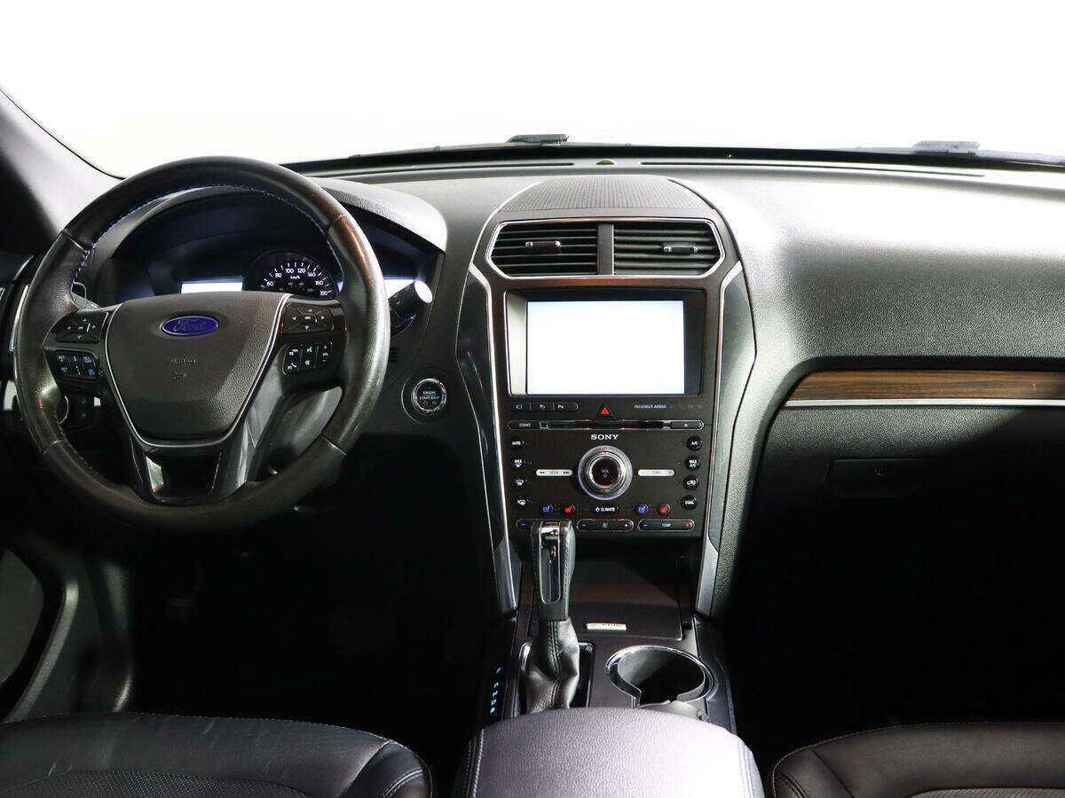 Ford Explorer с пробегом — 2016 год. Фото: #10