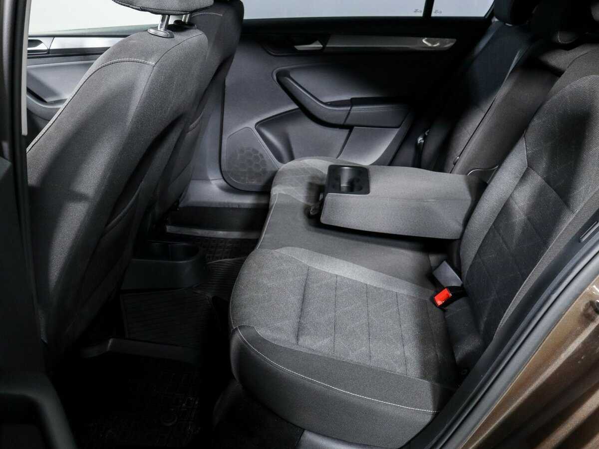 Volkswagen Polo с пробегом — 2021 год. Фото: #6