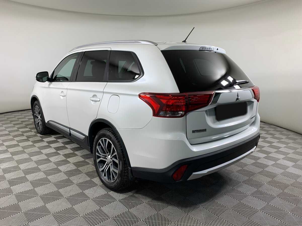 Mitsubishi Outlander с пробегом — 2016 год. Фото: #6