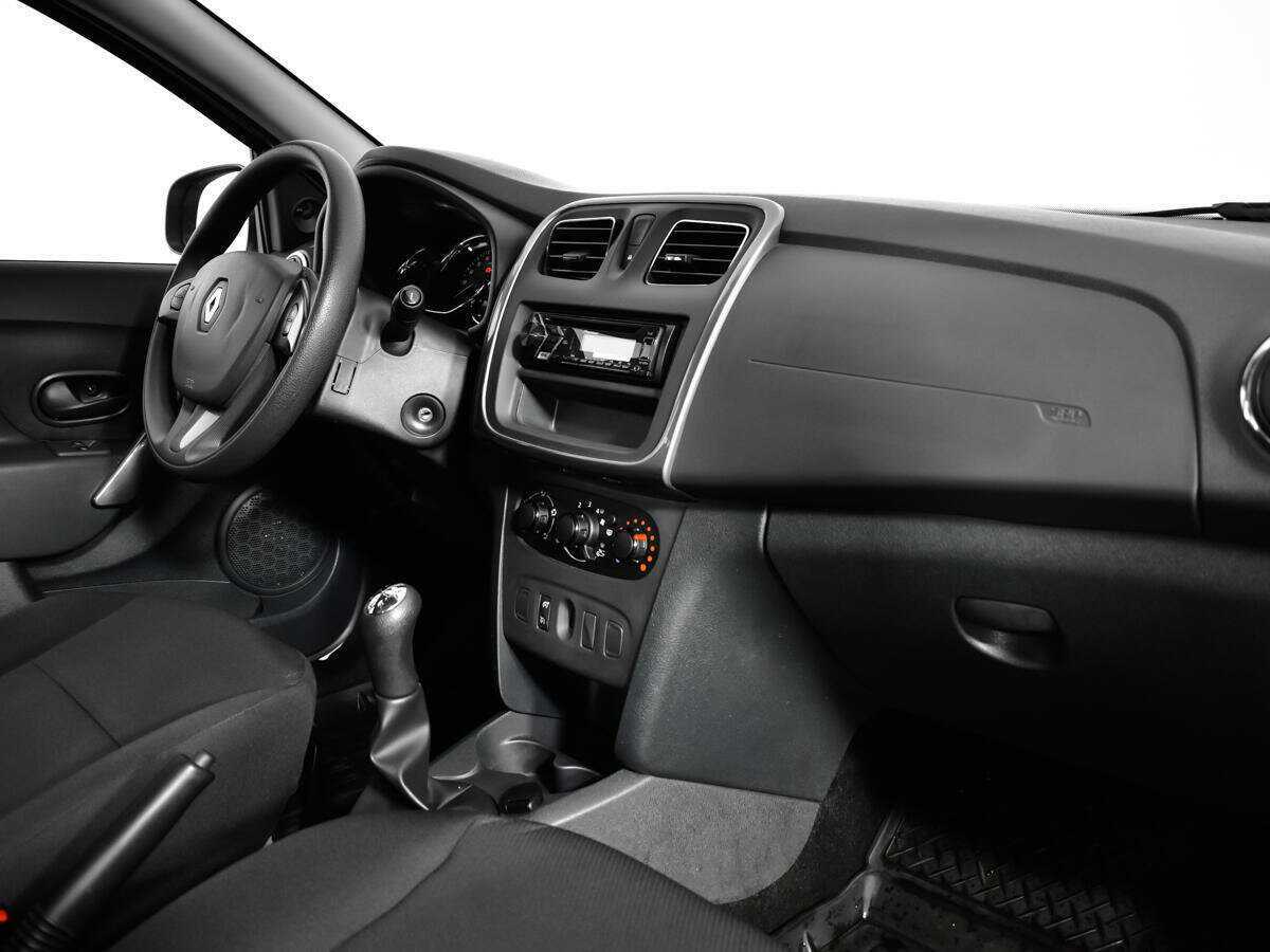 Renault Sandero с пробегом — 2017 год. Фото: #6