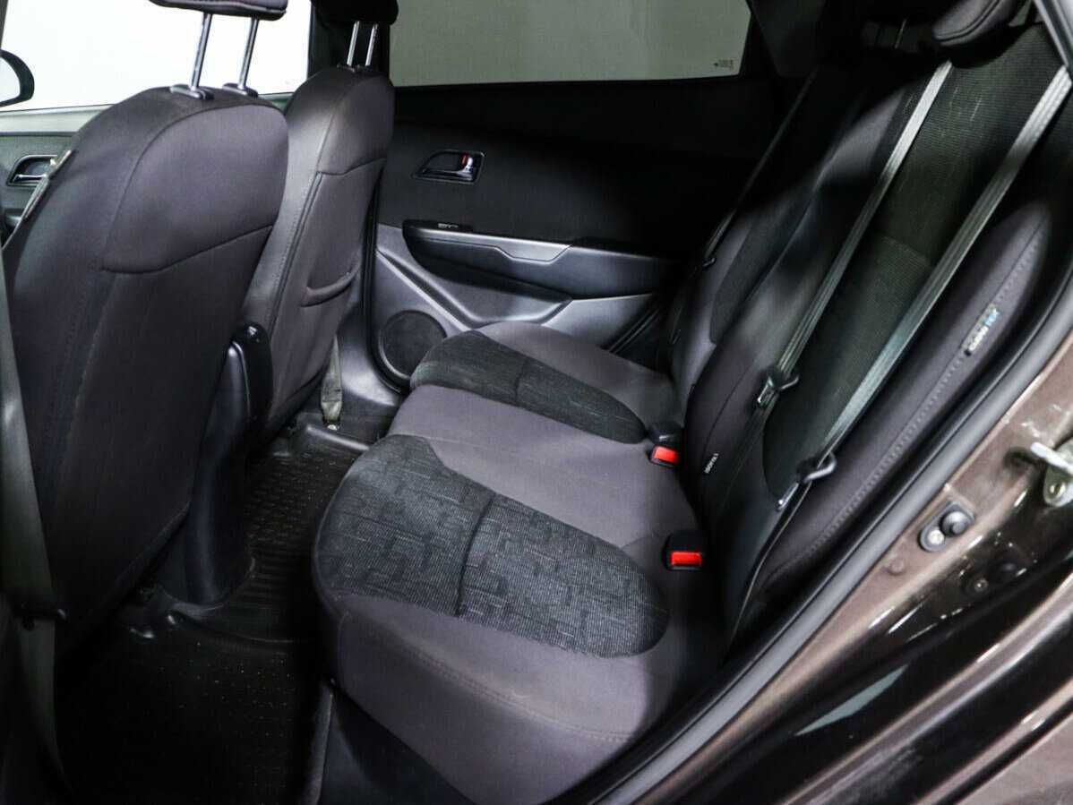 Kia Rio с пробегом — 2014 год. Фото: #7