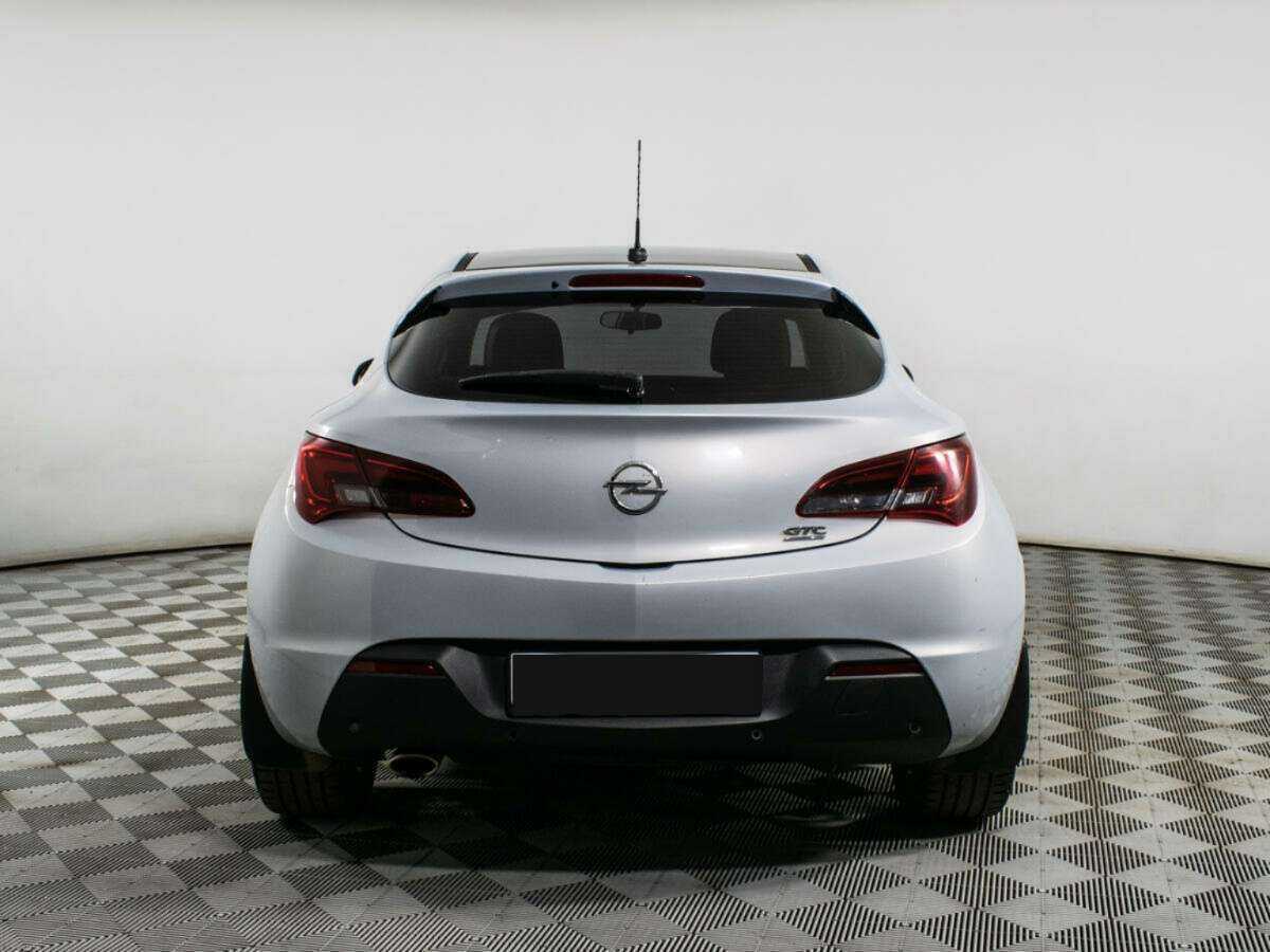 Opel Astra с пробегом — 2012 год. Фото: #5