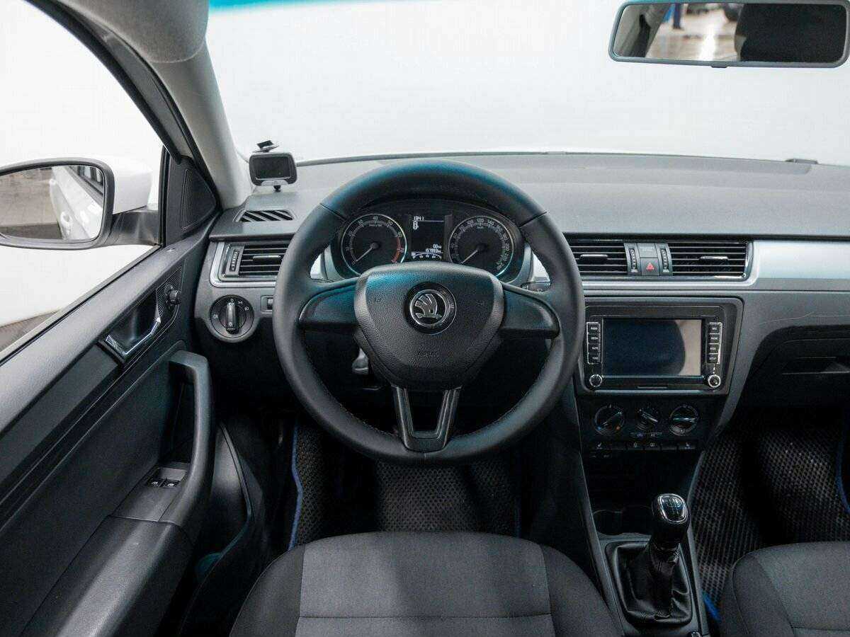 Skoda Rapid с пробегом — 2017 год. Фото: #14