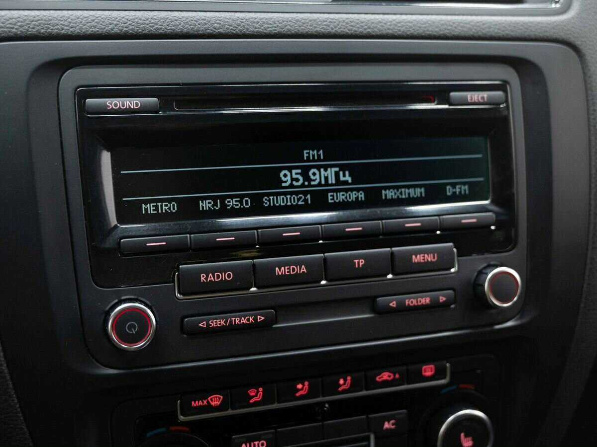 Volkswagen Jetta с пробегом — 2012 год. Фото: #15