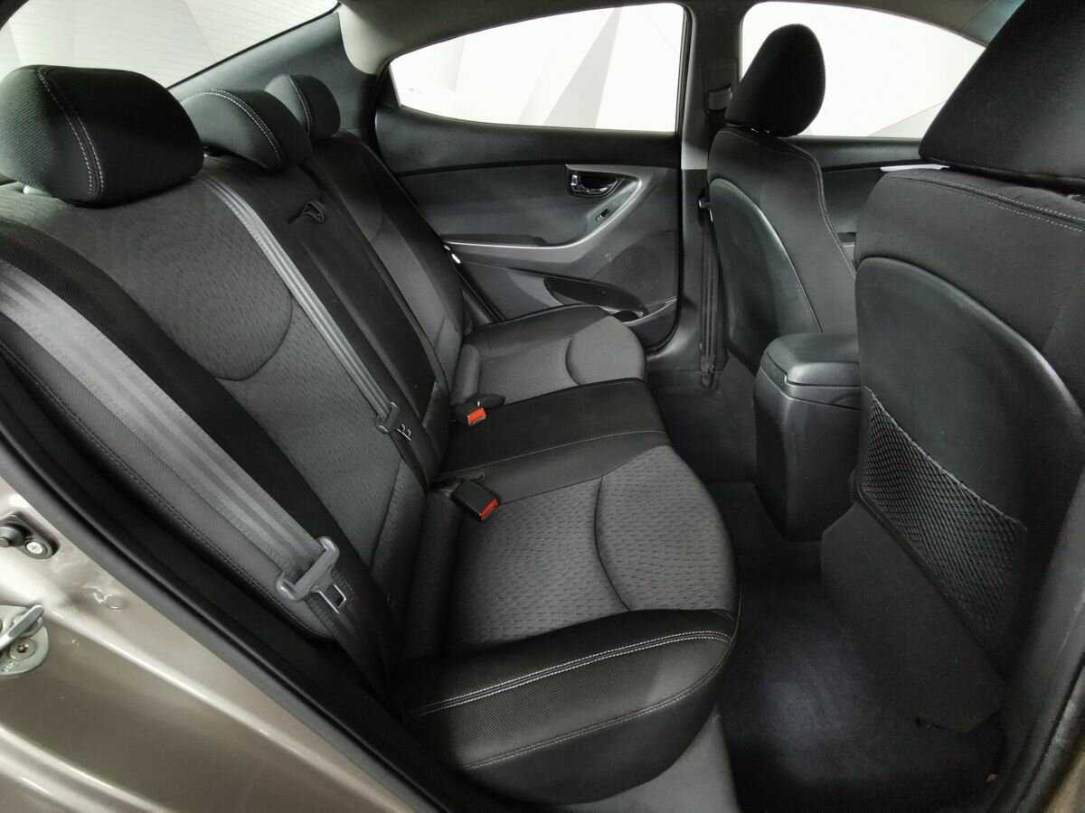Hyundai Elantra с пробегом — 2012 год. Фото: #11