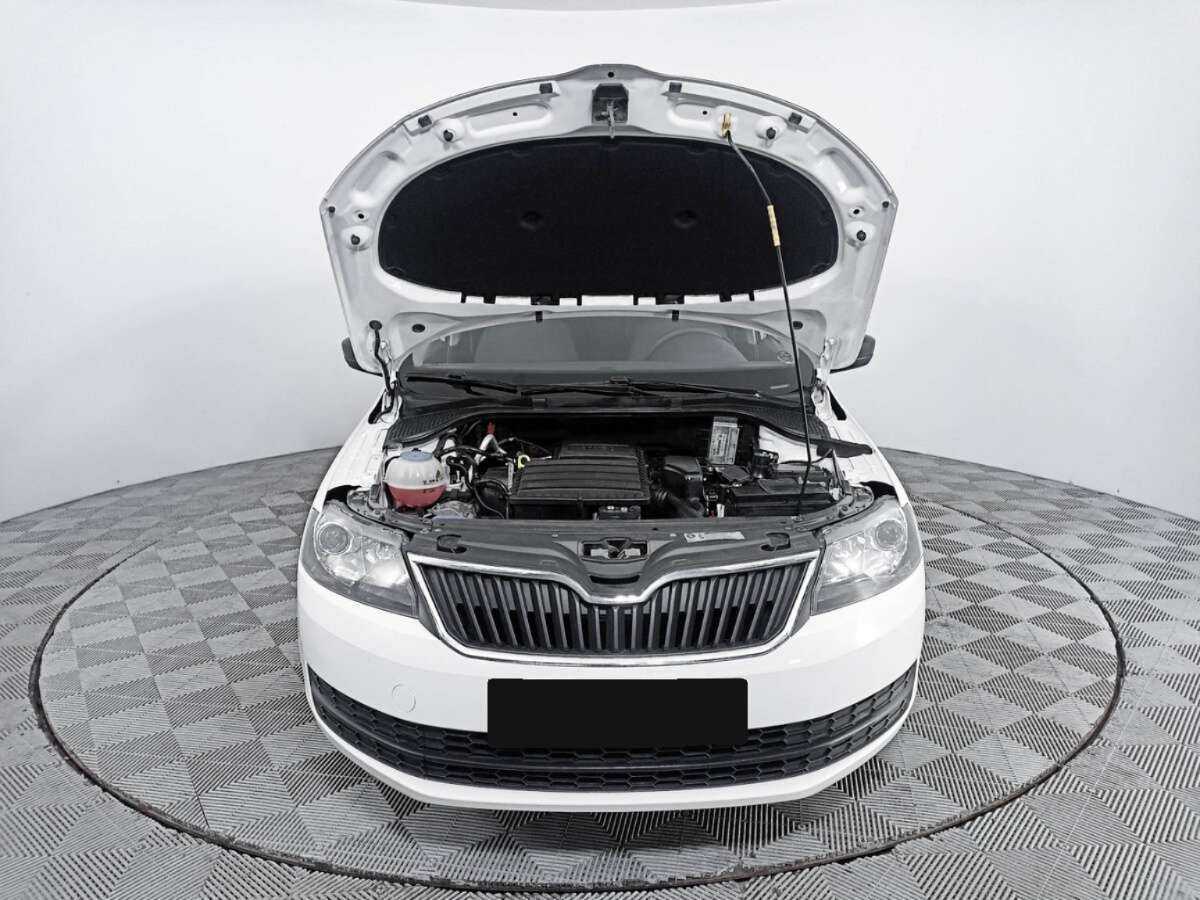 Skoda Rapid с пробегом — 2017 год. Фото: #8