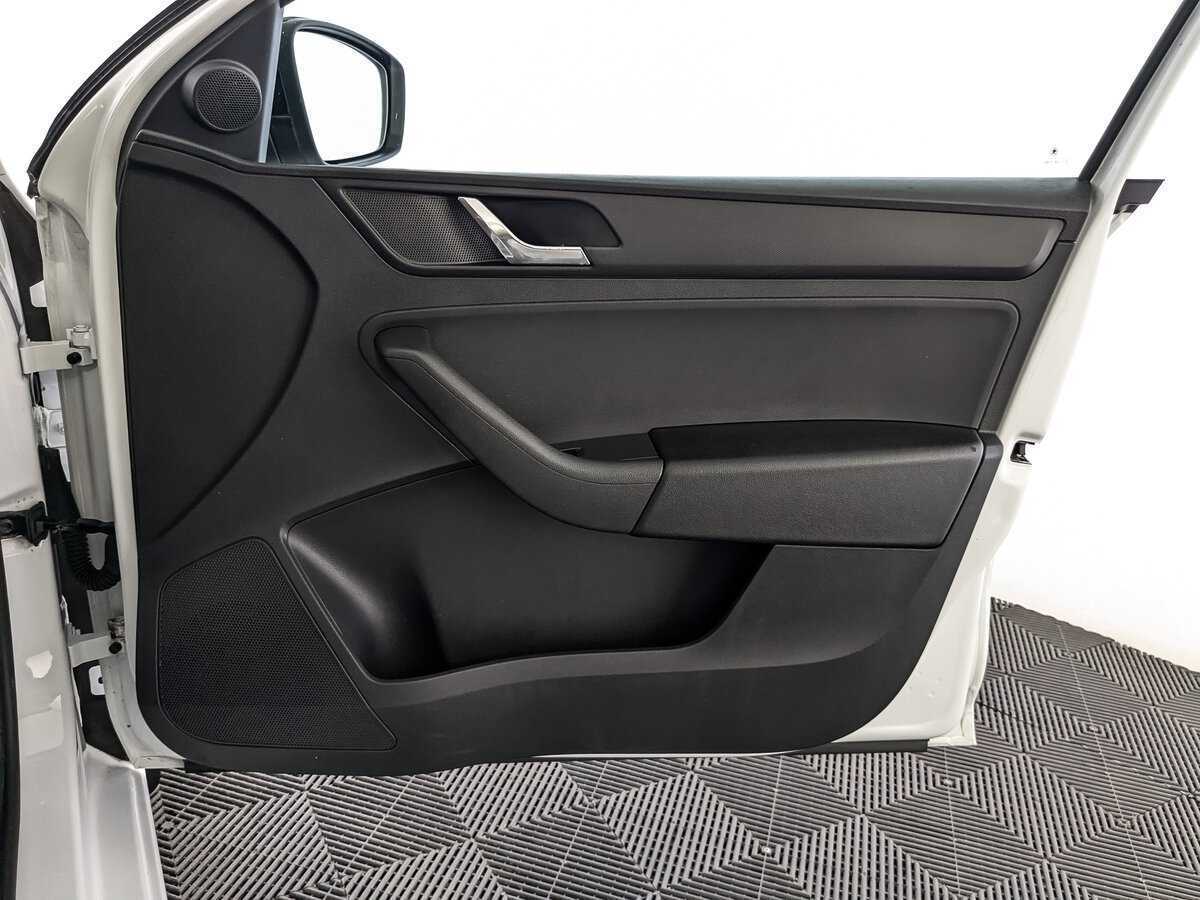 Skoda Rapid с пробегом — 2017 год. Фото: #20