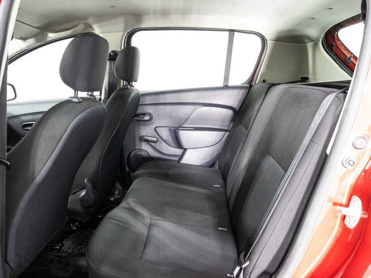 Renault Sandero с пробегом — 2015 год. Фото: #9