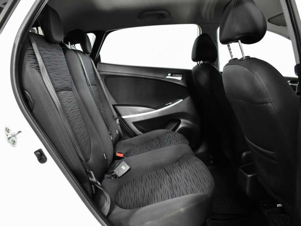 Hyundai Solaris с пробегом — 2015 год. Фото: #9