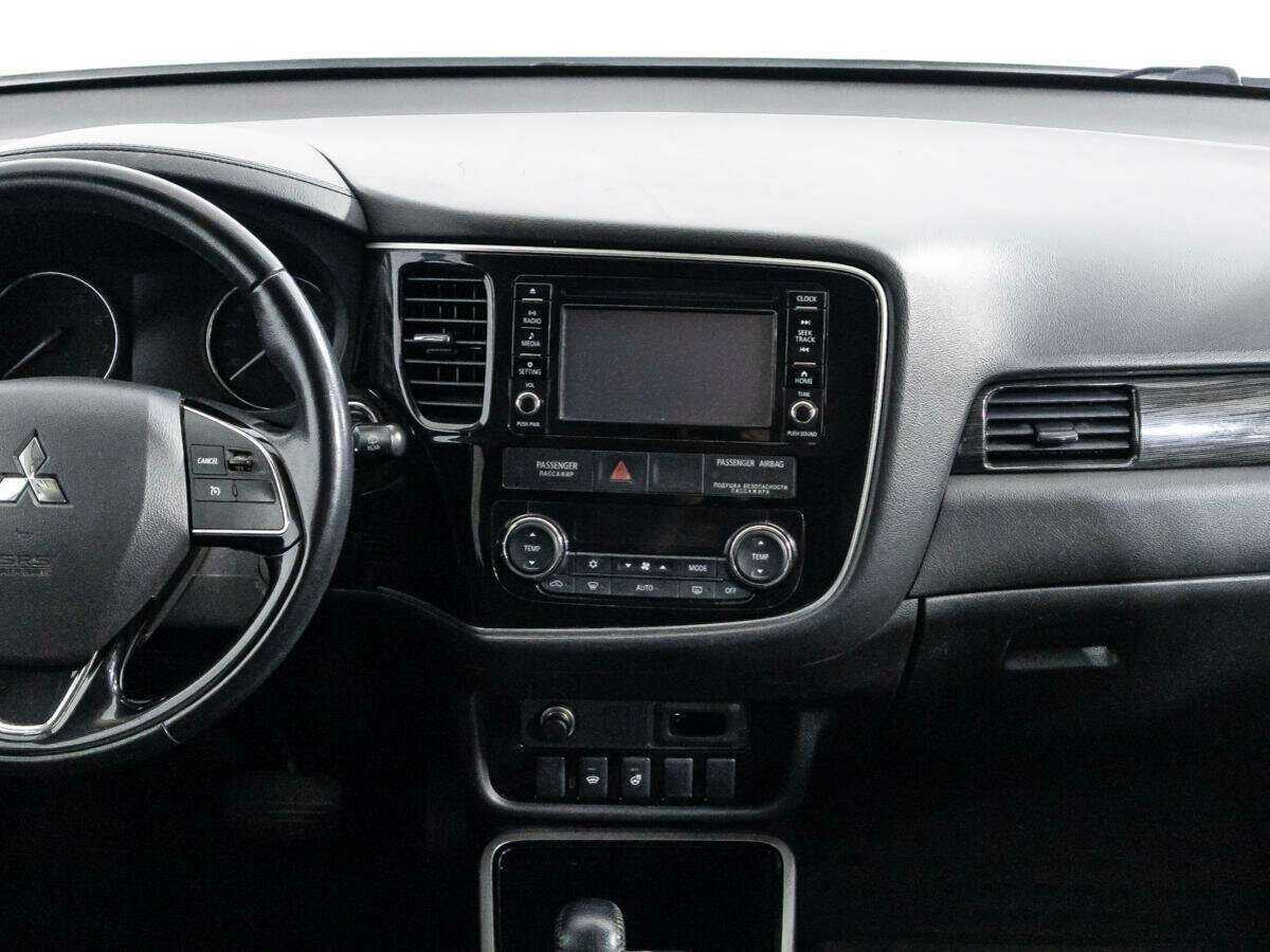 Mitsubishi Outlander с пробегом — 2017 год. Фото: #13