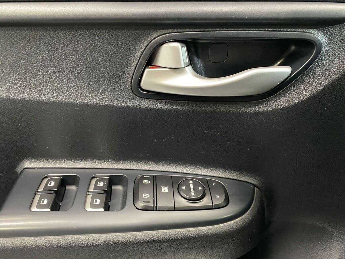 Kia Rio с пробегом — 2019 год. Фото: #17