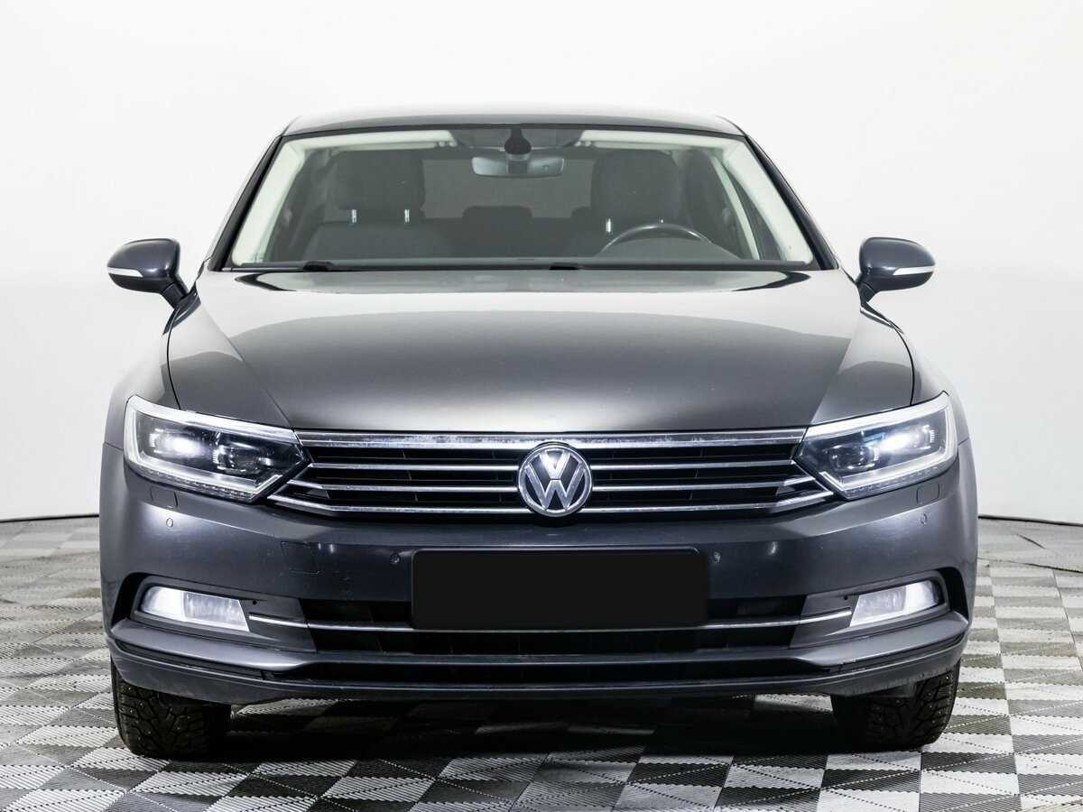 Volkswagen Passat с пробегом — 2018 год. Фото: #1