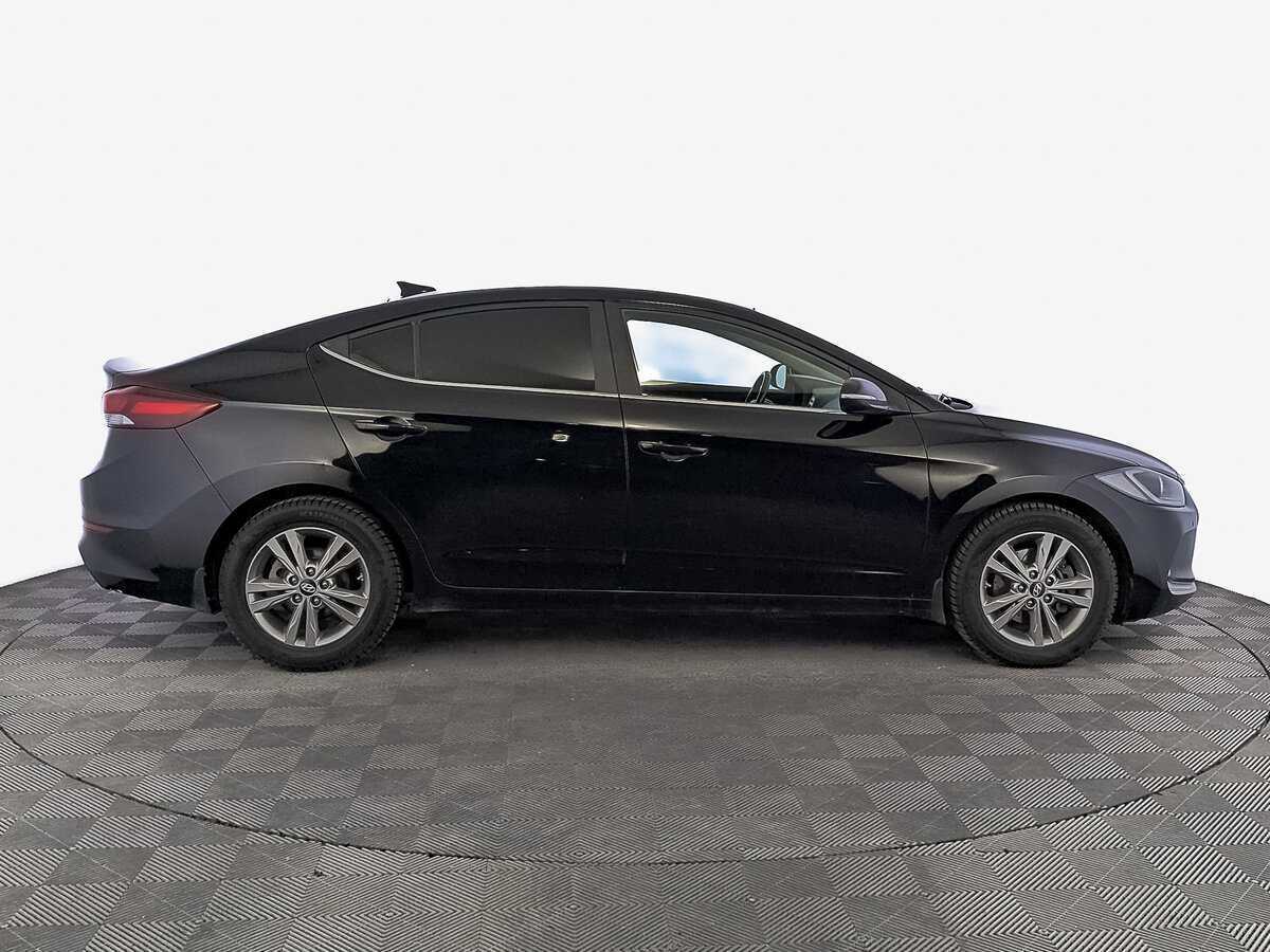 Hyundai Elantra с пробегом — 2017 год. Фото: #3
