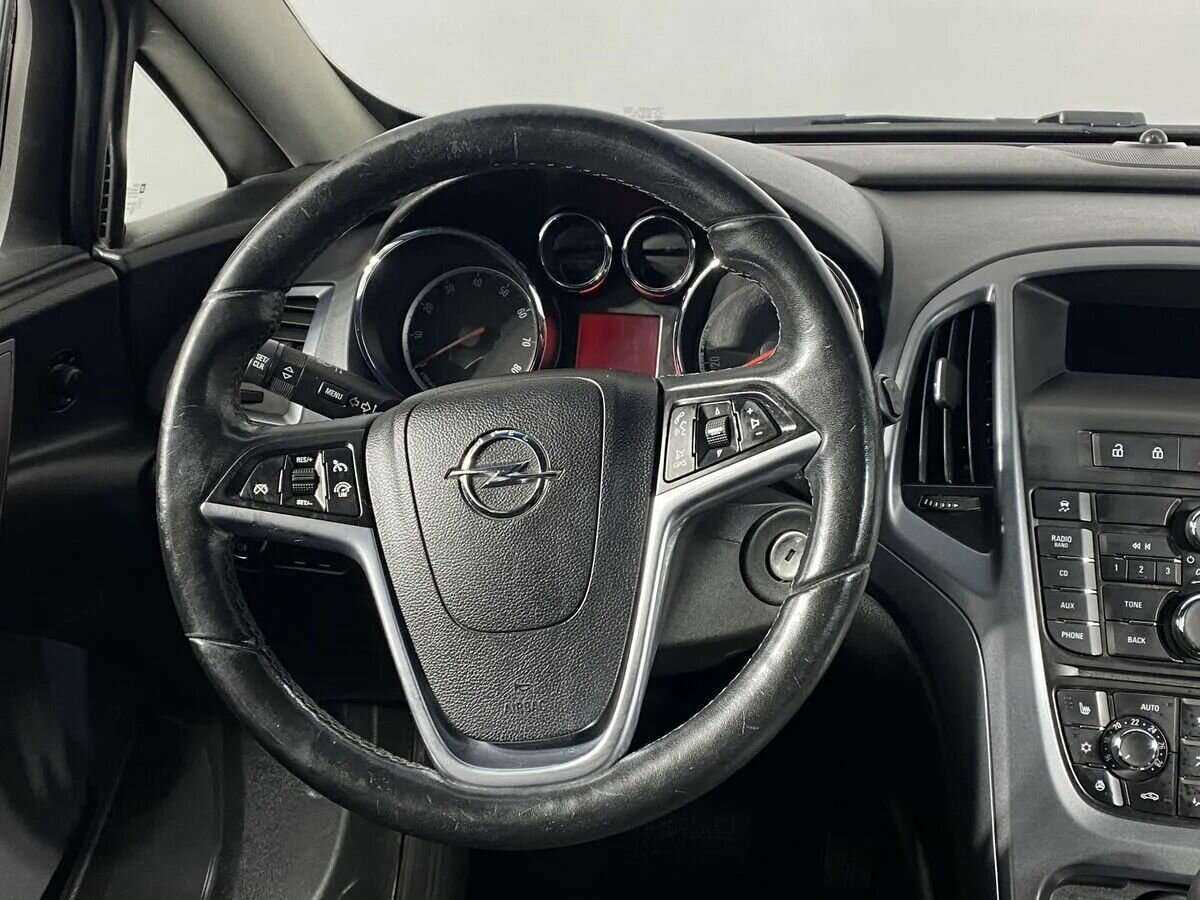 Opel Astra с пробегом — 2013 год. Фото: #11