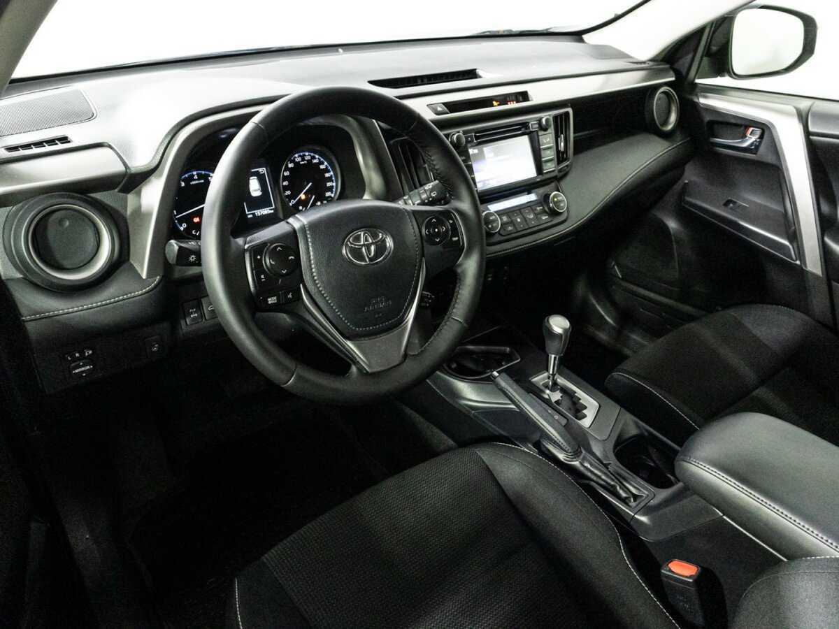 Toyota RAV4 с пробегом — 2015 год. Фото: #10