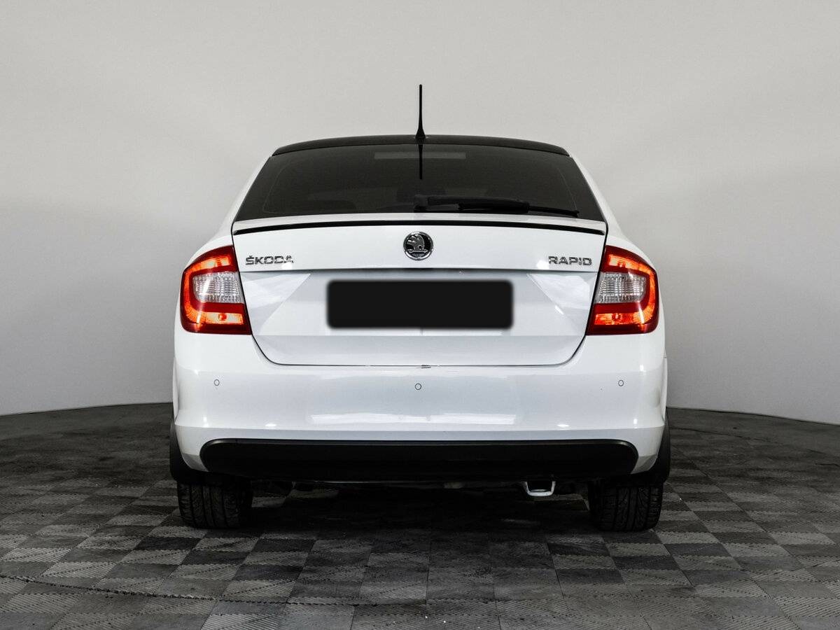 Skoda Rapid с пробегом — 2015 год. Фото: #4