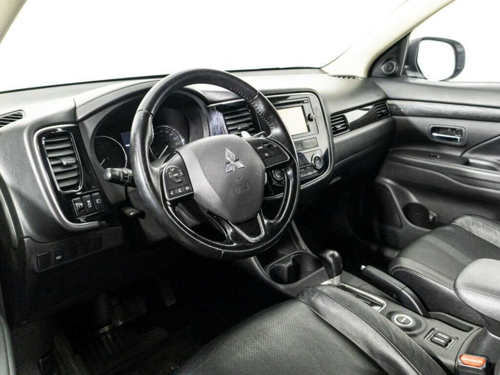Mitsubishi Outlander с пробегом — 2016 год. Фото: #10