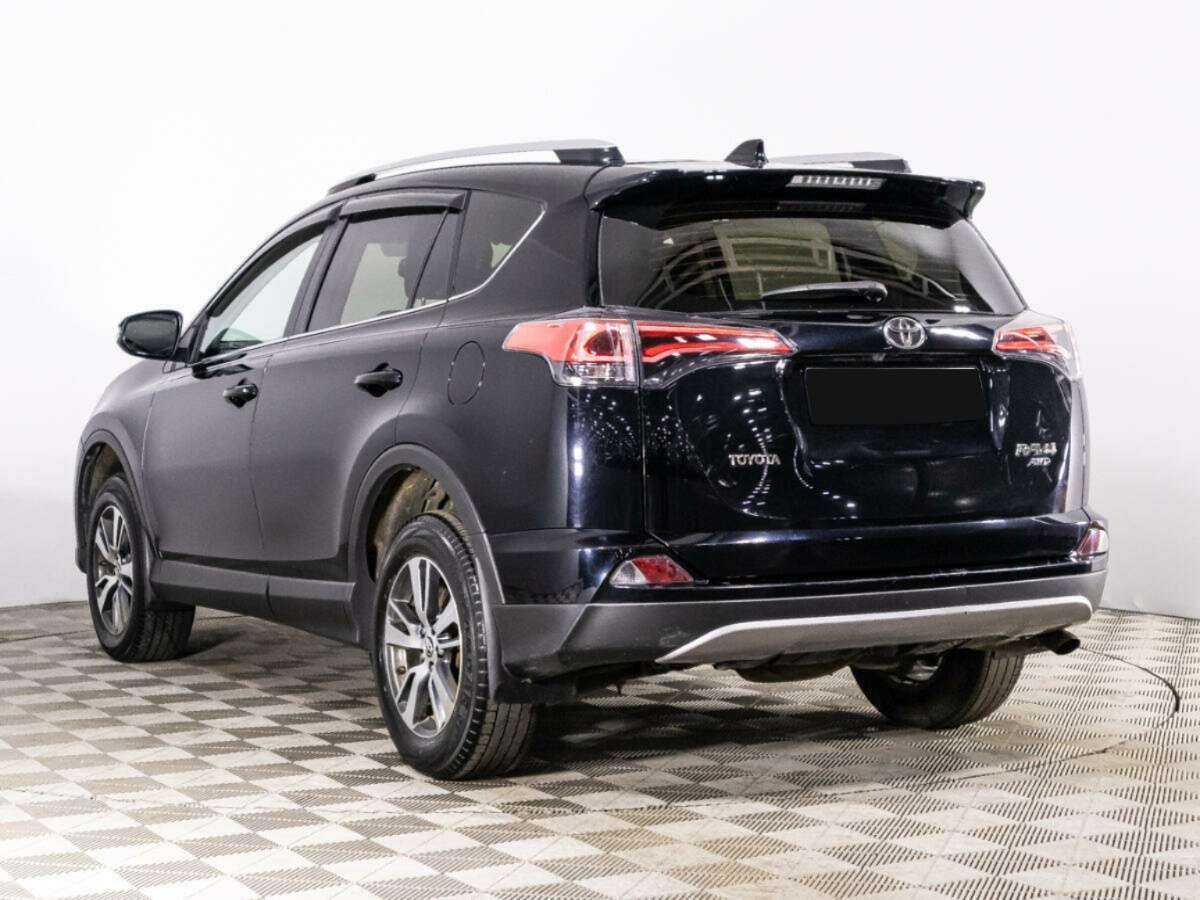 Toyota RAV4 с пробегом — 2018 год. Фото: #6