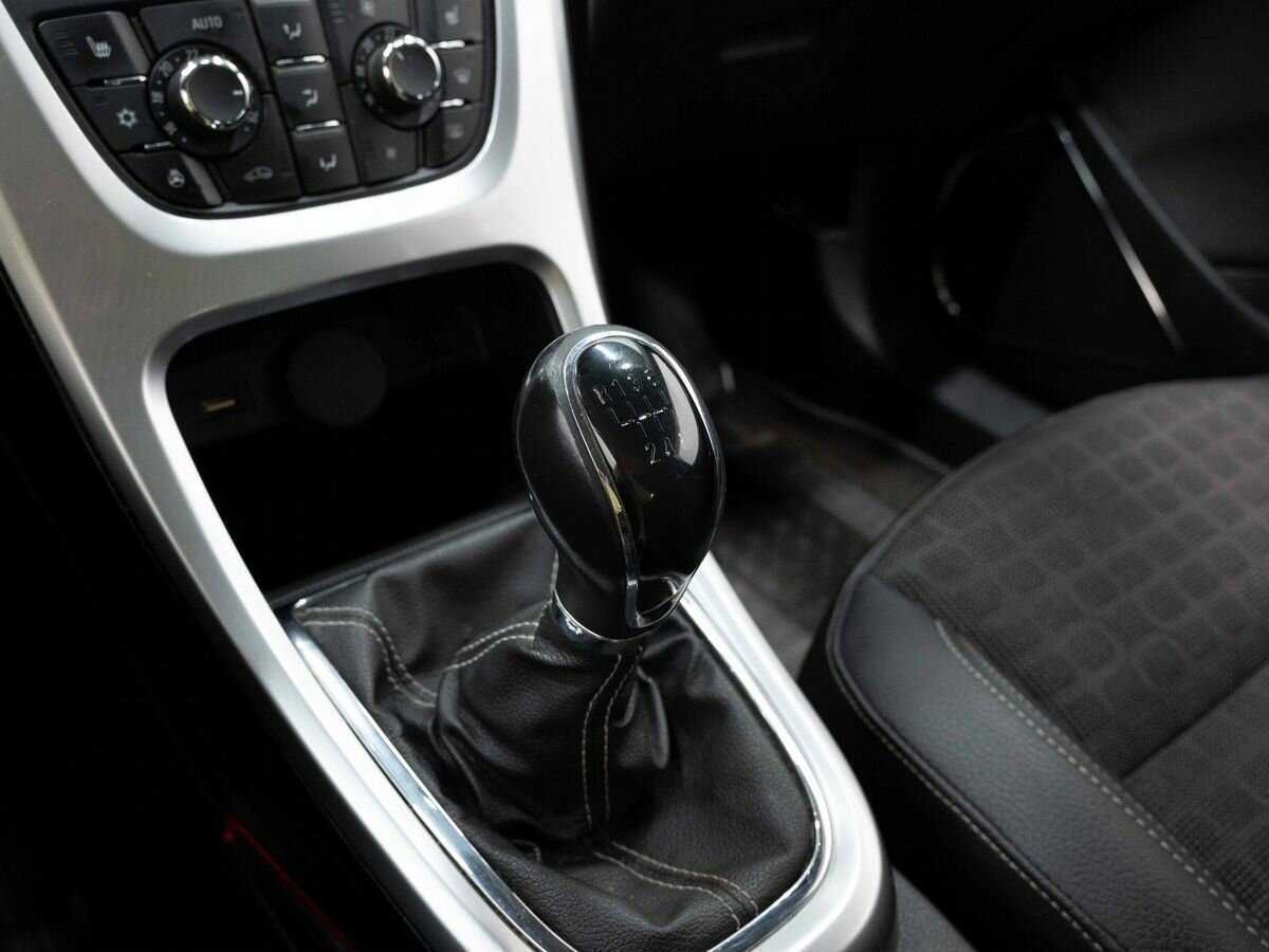 Opel Astra с пробегом — 2013 год. Фото: #20